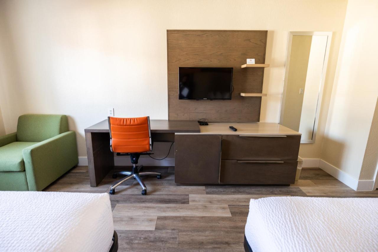Days By Wyndham Downtown Motel Monterrey